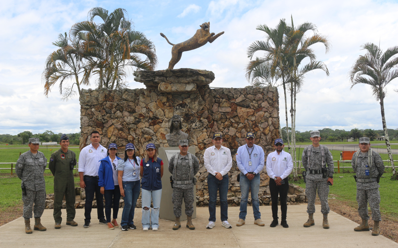 El señor secretario de gobierno Carlos Gerardo González Ortega del departamento del Putumayo junto a su equipo de trabajo visito las instalaciones del Comando Aéreo de Combate No.6 en representación del señor gobernador del Putumayo Buanerges Florencio Rosero Peña.