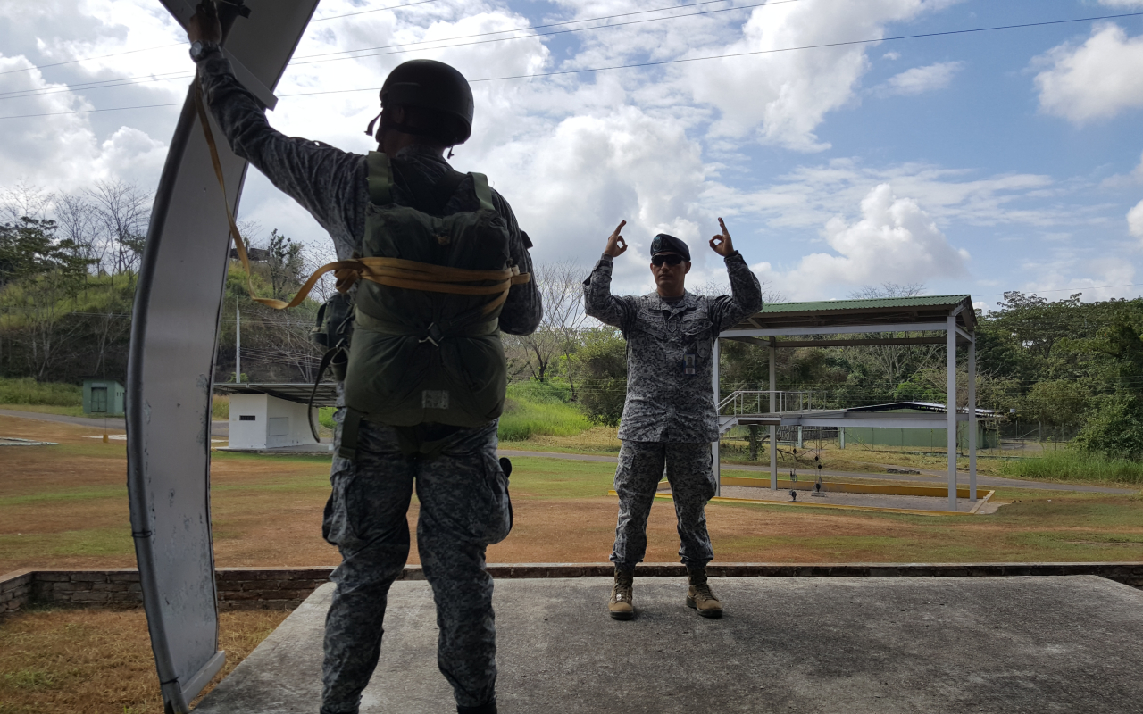 25 años de servicio formando militares íntegros  
