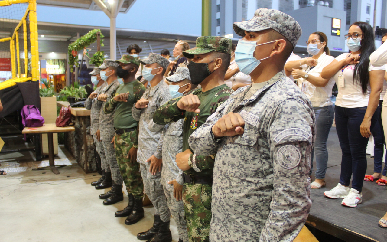 Soldados del Grupo Aéreo del Casanare, participan en la celebración del Día Internacional de las Personas Sordas