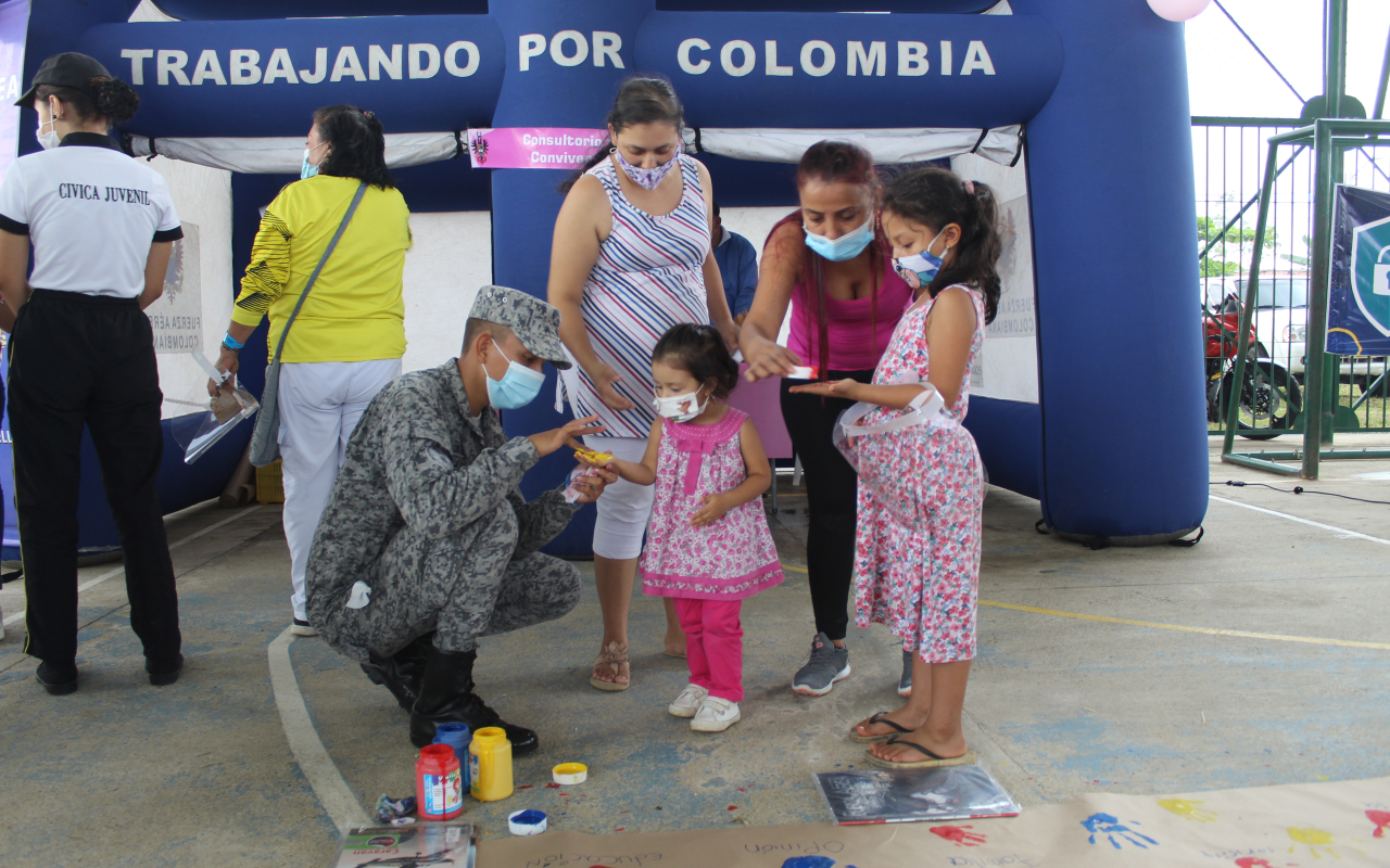 Laboratorio de Convivencia y Seguridad Ciudadana contó con la participación de su Fuerza Aérea