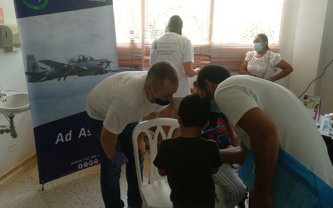 Más de mil atenciones dejó la primera misión médica internacional transportada por su Fuerza Aérea 