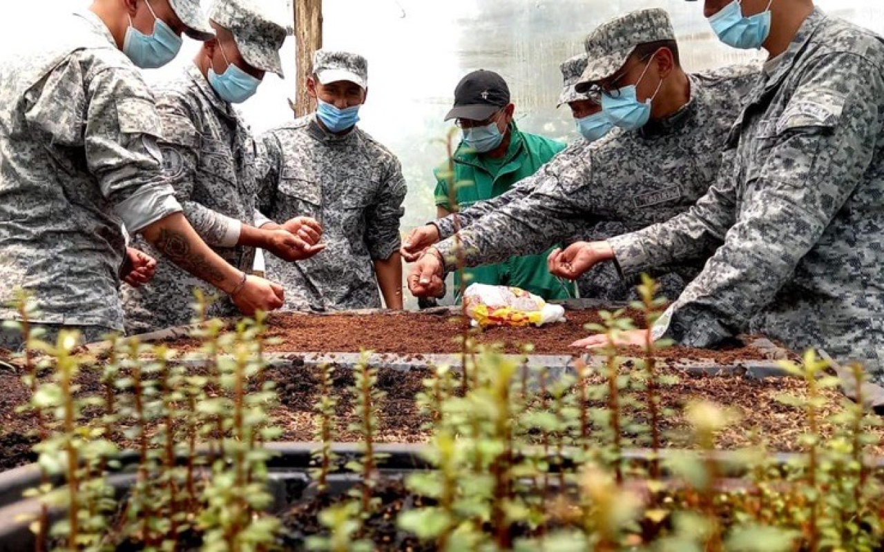 La conservación del medio ambiente es apoyada por su Fuerza Aérea Colombiana