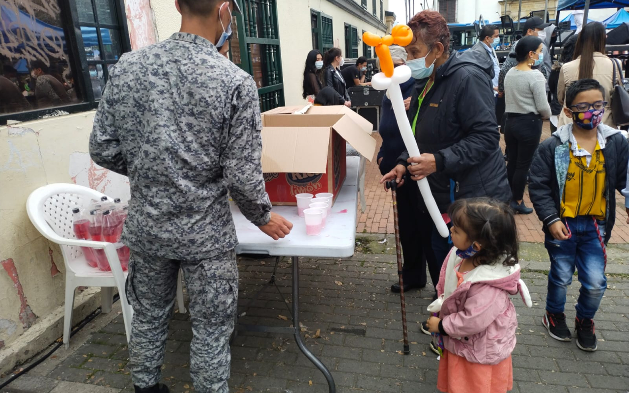 Jornada de bienestar para recicladores de Fontibón fue realizada por su Fuerza Aérea 