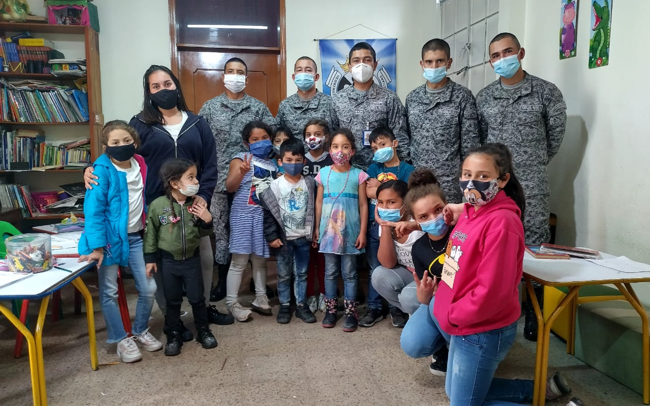 Programa Así se va a las Estrellas en el Hogar de Paso Santa Lucía realizado por su Fuerza Aérea 