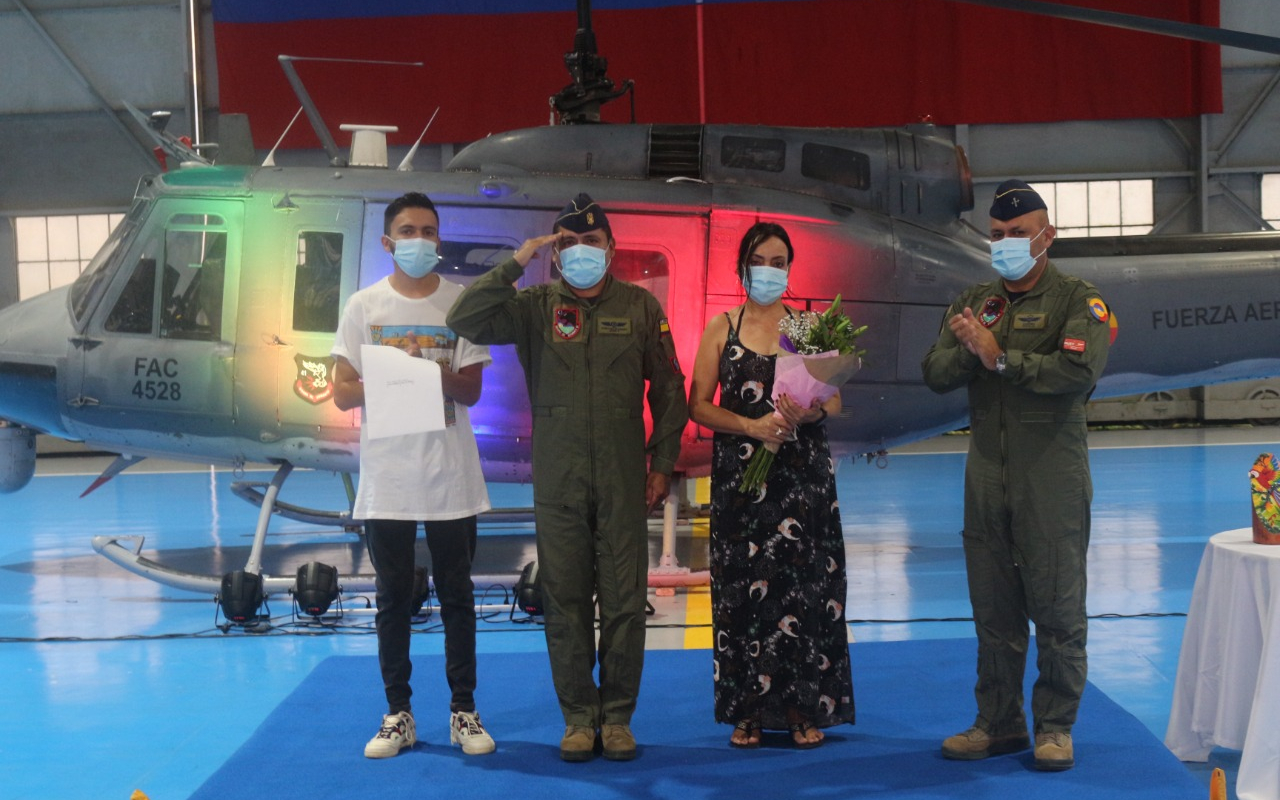 Agradecimiento al Técnico Jefe de Comando  Jonh Ferry García Pérez por su aporte a la Fuerza 