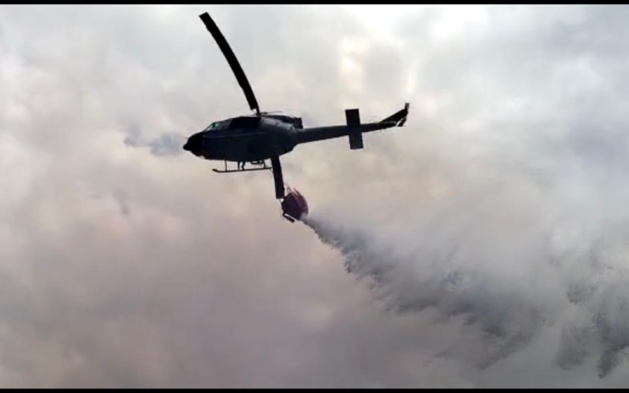 Incendio en el cerro la María está siendo intervenido por su Fuerza Aérea Colombiana
