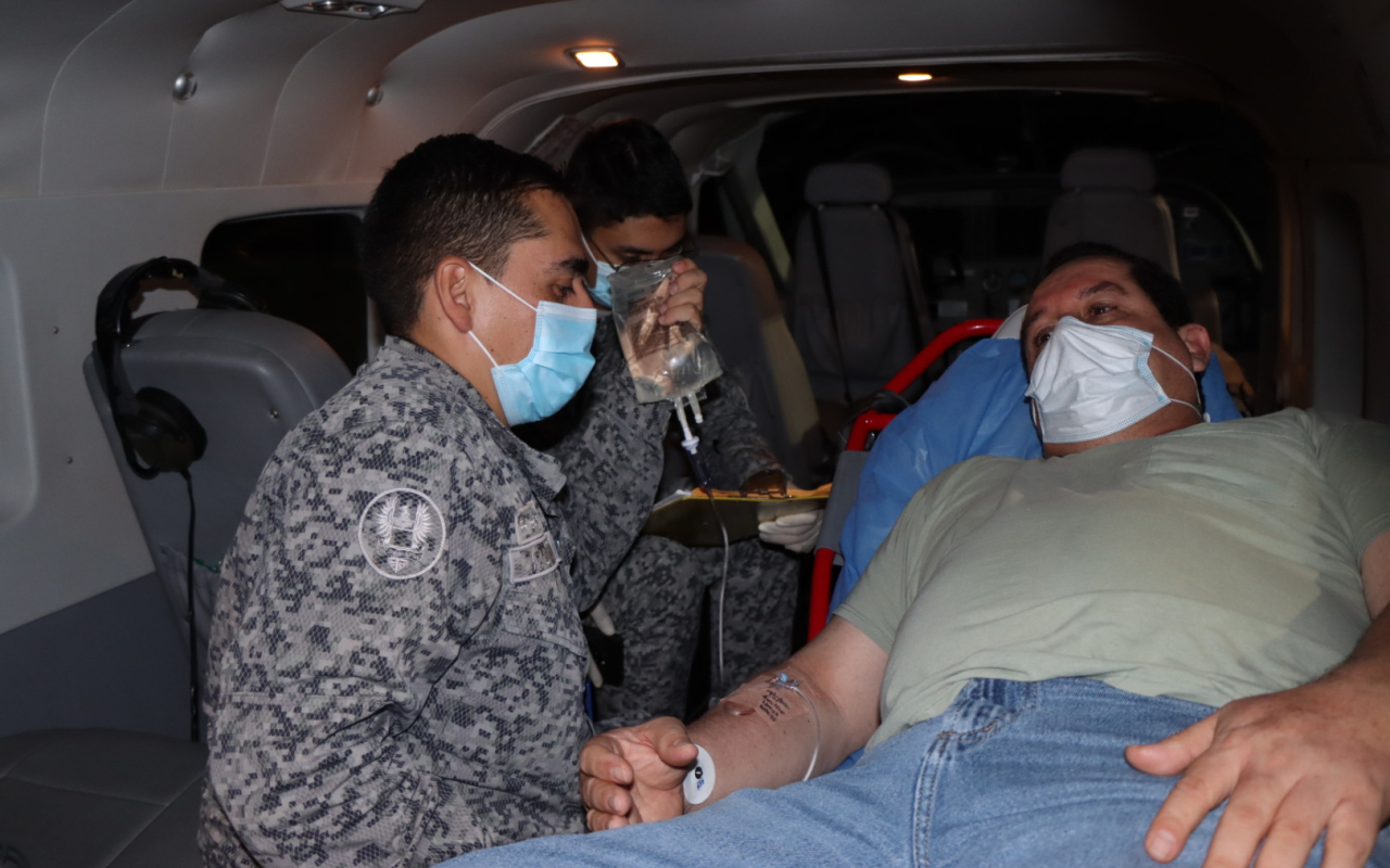 Colombiano con urgencia vital fue transportado por su Fuerza Aérea