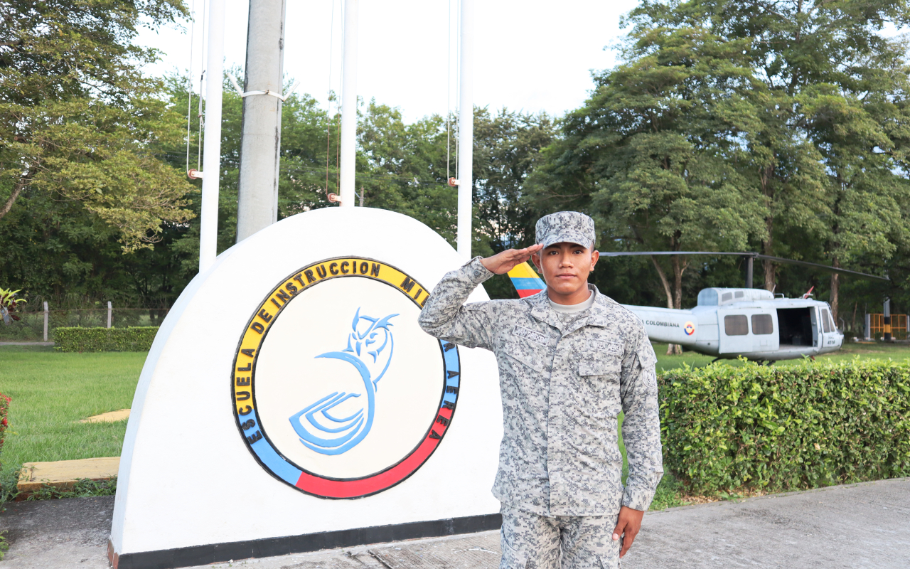 Soldado Wayúu comprometido en su servicio a la nación