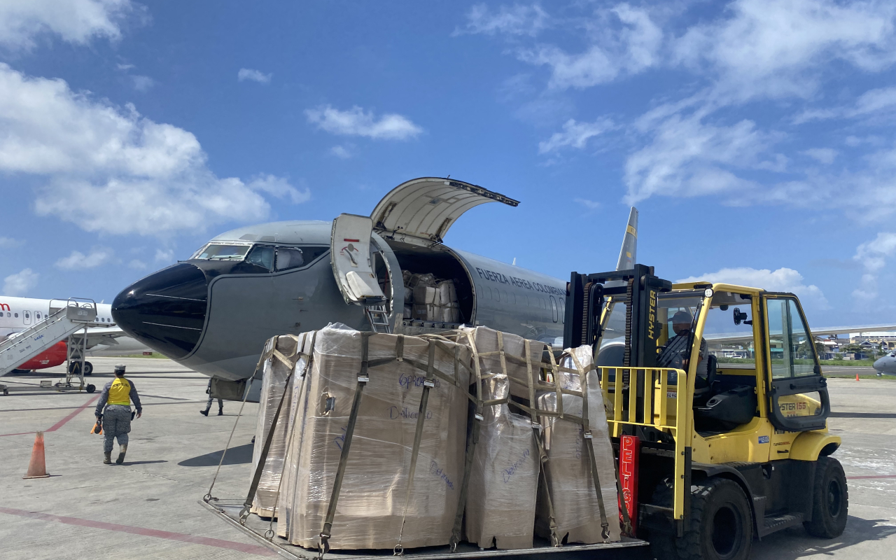 Se continúan transportando al Archipiélago de San Andrés elementos para la educación