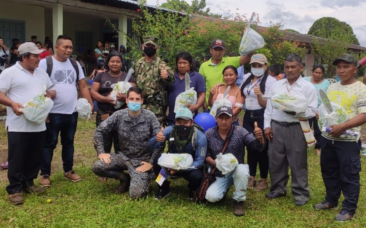 El Comando Aéreo de Combate No 6, Participo en una jornada de Apoyo al Desarrollo en el resguardo indígena Andoque de Aduche ubicado en Araracuara, Caquetá 
