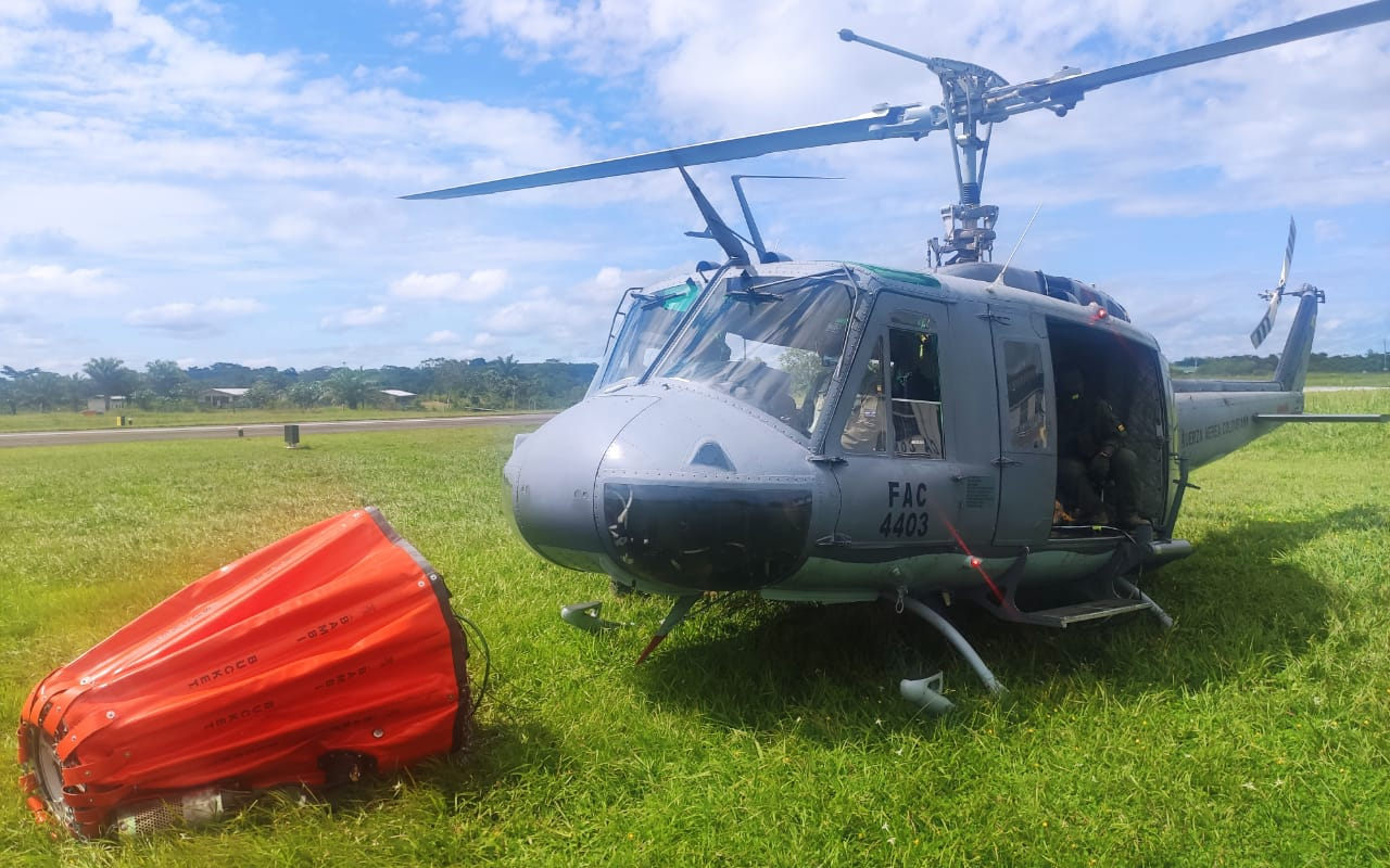 El Comando Aéreo de Combate No.6 se entrena diferentes misiones de extinción de incendios que contribuyen con la protección y seguridad del suroriente del país .
