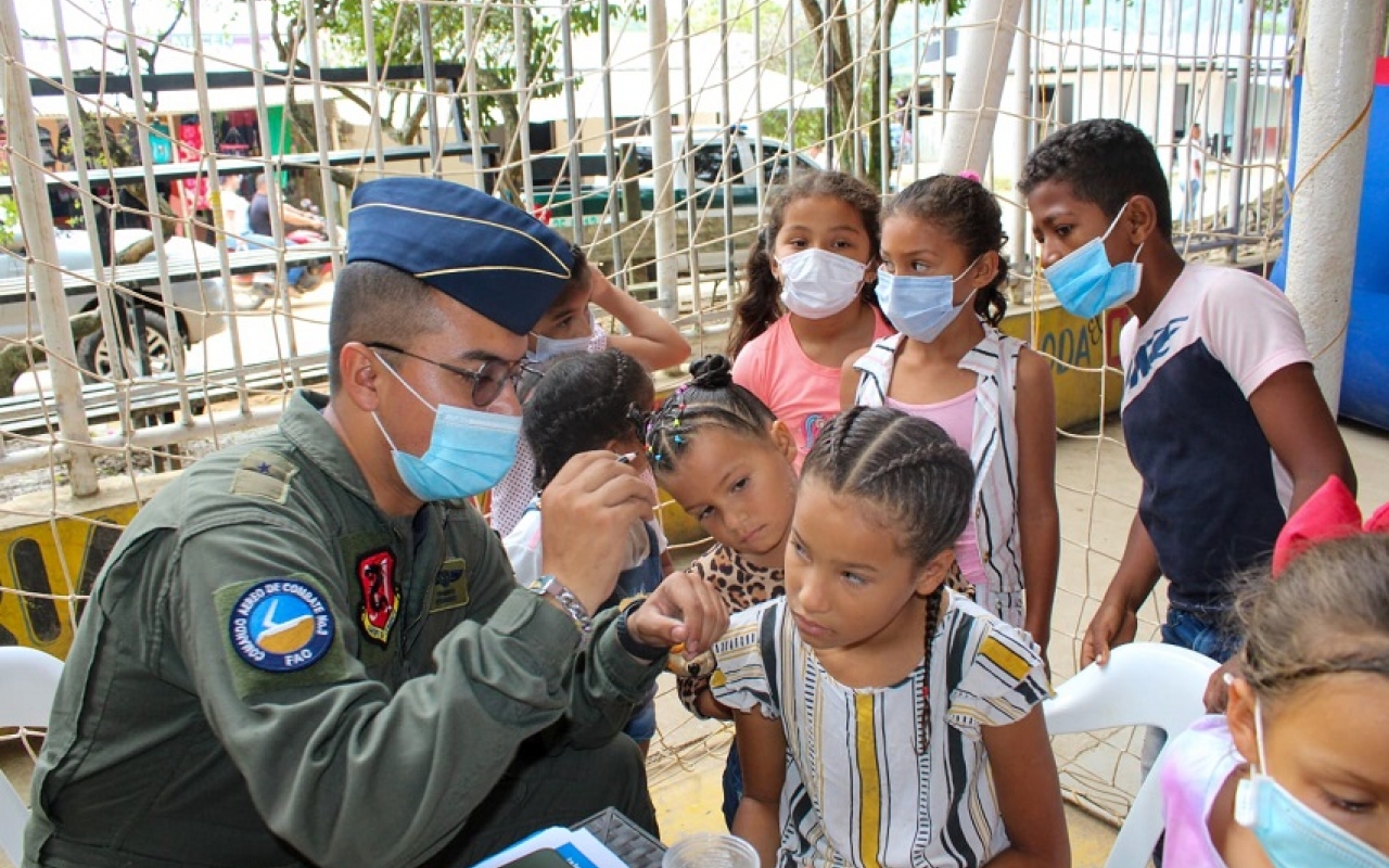 Su Fuerza Aérea Colombiana apoyó a una Jornada de Salud en el sur de Bolívar