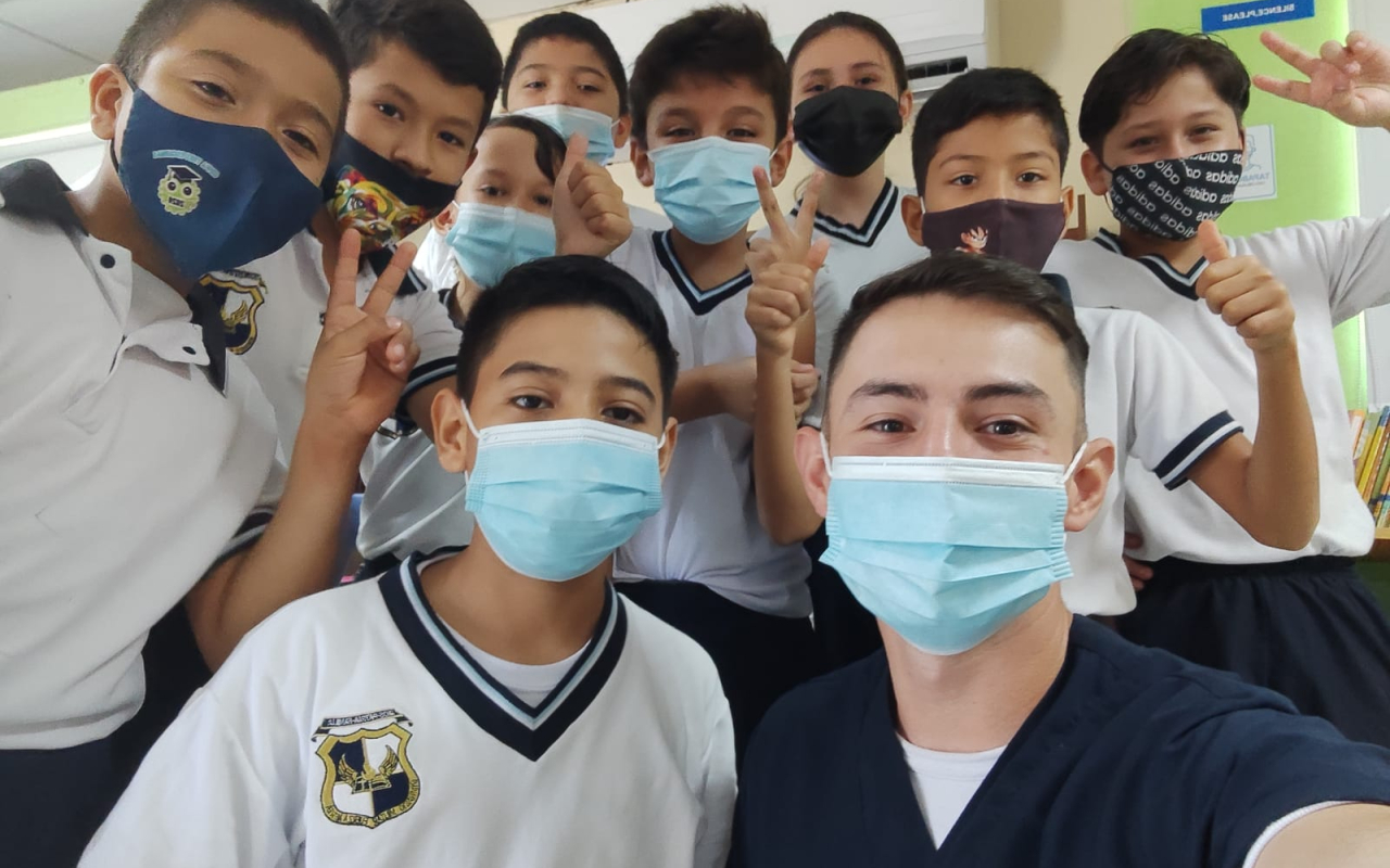 "EL esfuerzo y sacrificio de mi padre hacia su patria me motivo a servir de igual forma como Psicólogo" Subteniente RUIZ