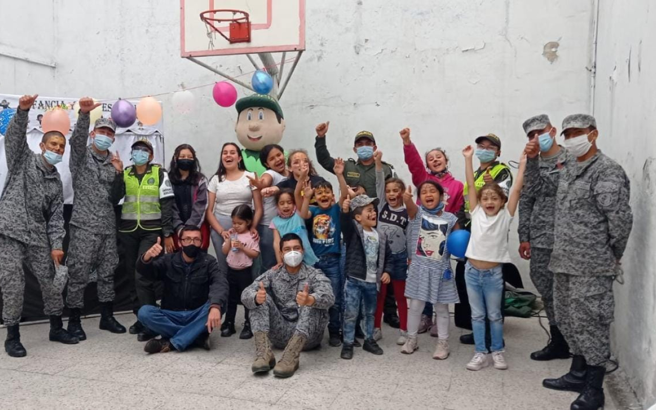Plan Corazón Amigo fue llevado al Hogar de Paso Santa Lucia por su Fuerza Aérea 