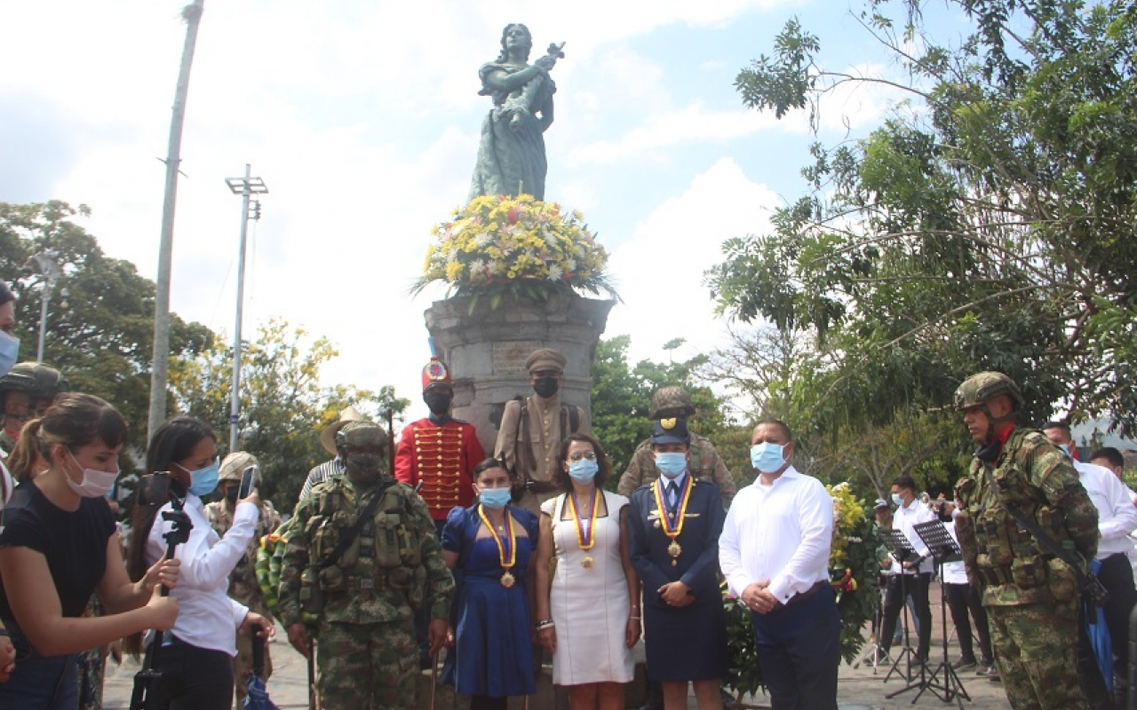 Suboficial de la Fuerza Aérea , recibió la Orden Policarpa Salavarrieta