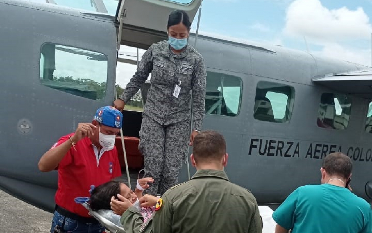 Fuerza Aérea Colombiana realiza traslado aeromédico de paciente en estado de Embarazo 