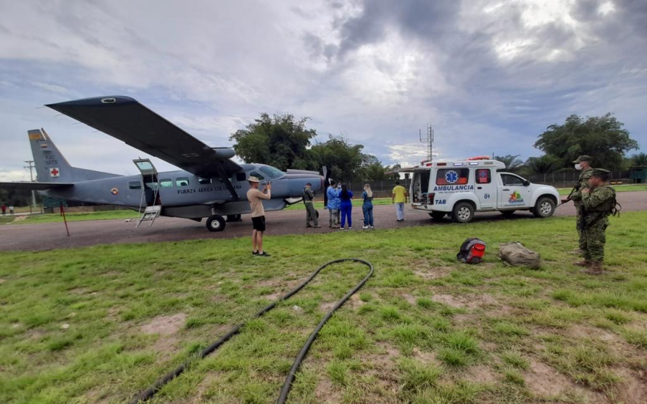 Su Fuerza Aérea Colombiana realizó el traslado aeromédico de un hombre de 19 años quien requería atención médica especializada de manera inmediata, desde Barrancominas, municipio del departamento de Guainía, al este del país. 