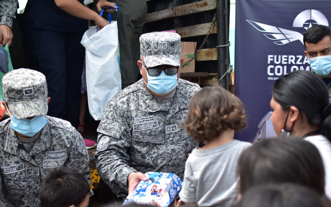 Niños y niñas de Leticia, Amazonas celebraron la navidad junto a su Fuerza Aérea Colombiana