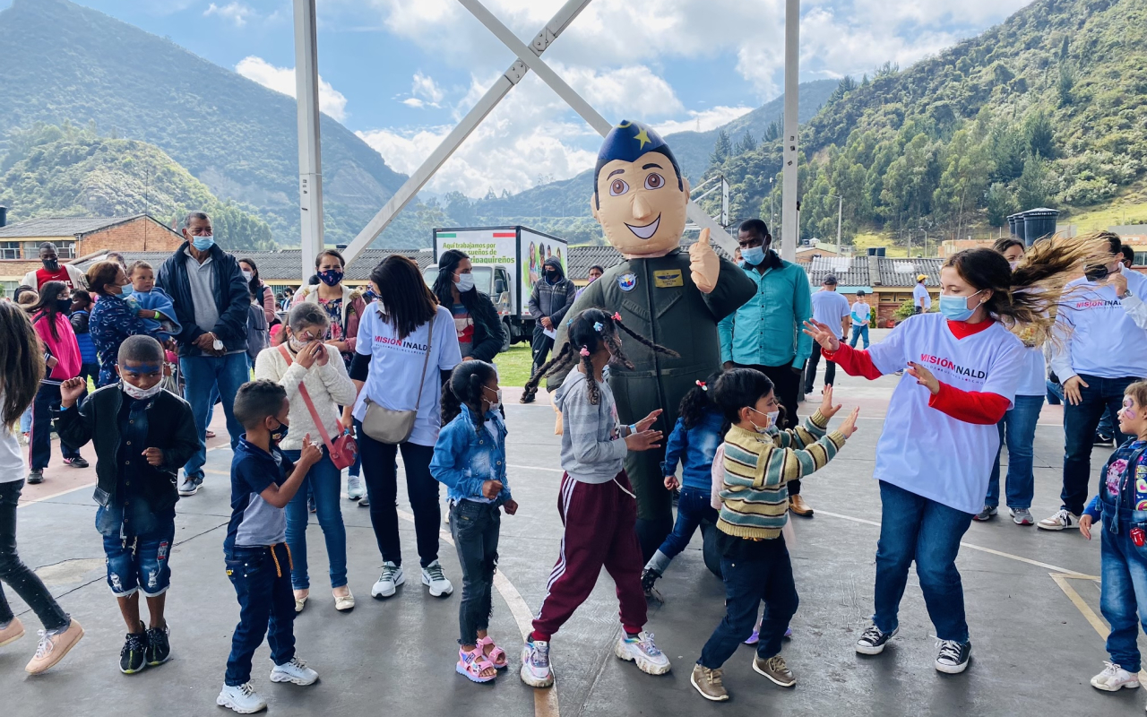 Sonrisas, sorpresas y regalos para los niños del municipio de Tausa