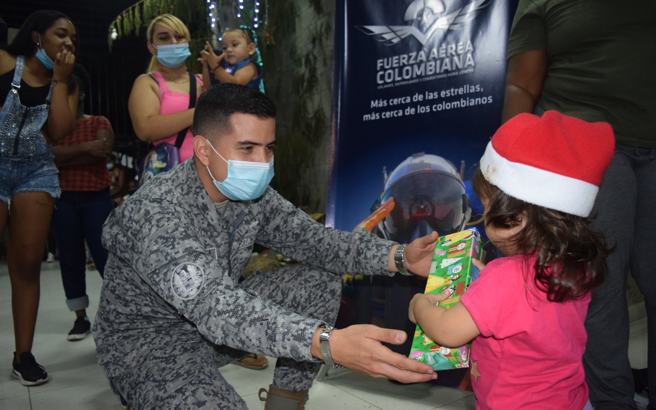 Niños y niñas de Cali continúan celebrando la navidad