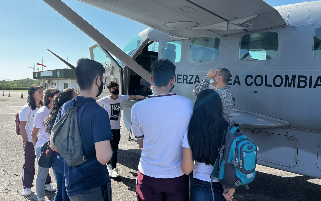 Jóvenes de Yopal, conocen las capacidades de su Fuerza Aérea