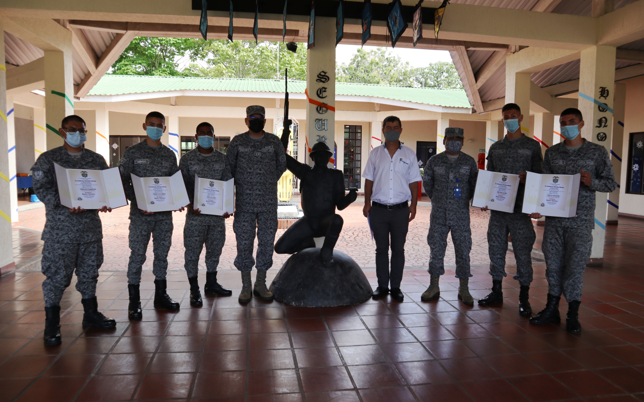 Soldados obtienen el título de bachiller durante su servicio militar en el CACOM 1