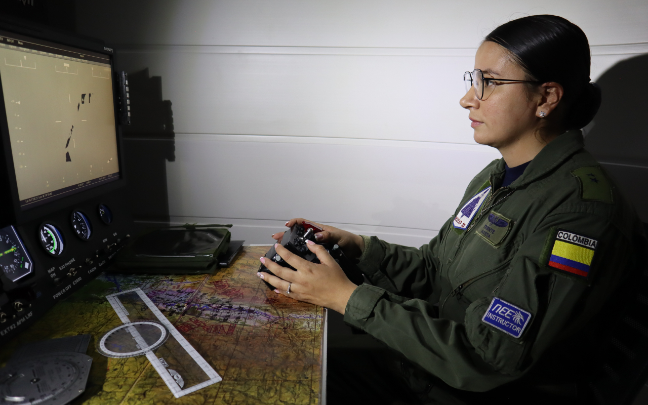 Nariñense, primera mujer navegante instructor de su Fuerza Aérea Colombiana