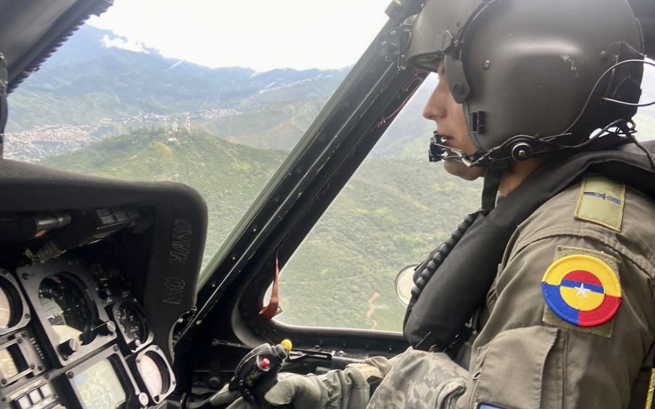 Viaje seguro con su Fuerza Aérea Colombiana