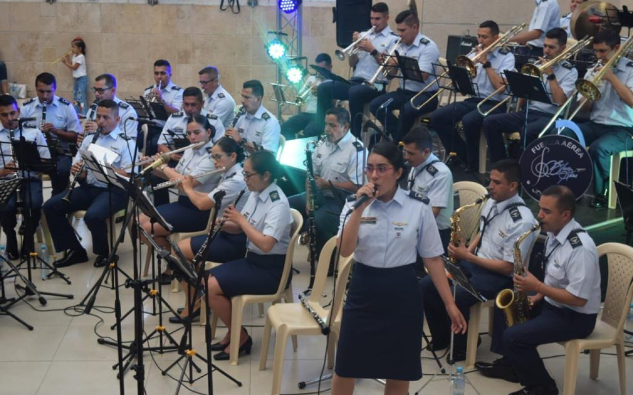 Inició la gira musical de la Banda Sinfónica "Blue Skies de su Fuerza Aérea Colombiana "