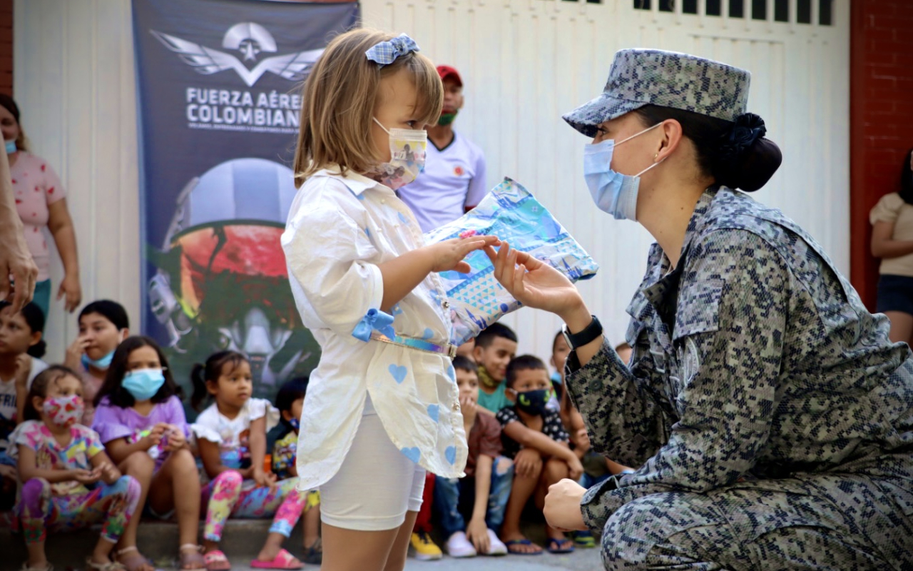 CACOM 4 continuó con su campaña “Navidad Azul” entregando para esta oportunidad más de 600 regalos