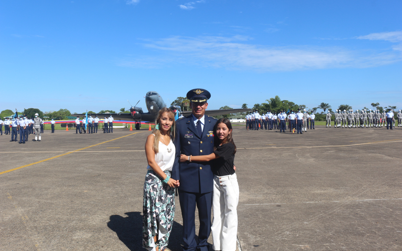 Nacido en Bogotá Cundinamarca, el 26 de marzo de 1976, el señor Coronel IVÁN MAURICIO  MEZA CUERVO es Oficial del curso No. 69 de su Fuerza Aérea Colombiana (FAC), es un oficial piloto con 27 años de servicio en la Institución. En su perfil profesional se destaca por su experiencia en Instrucción Básica y Avanzada de Vuelo, en Helicópteros y Planificación de Operaciones Aéreas.