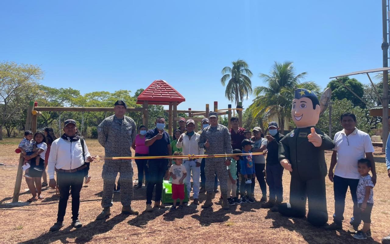  Juegos y diversión en la inauguración de un parque infantil en La Esmeralda, Vichada