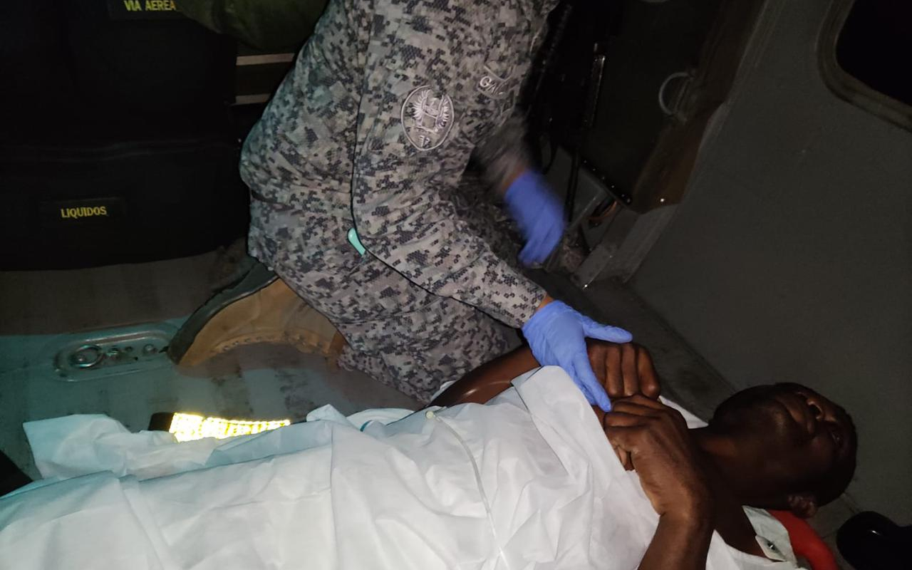 Hombre, víctima de una mina antipersona fue evacuado en helicóptero “Ángel” de su Fuerza Aérea
