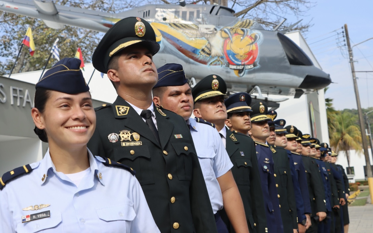 Alumnos internacionales se entrenarán como Pilotos básicos de helicóptero en la EHFAA 