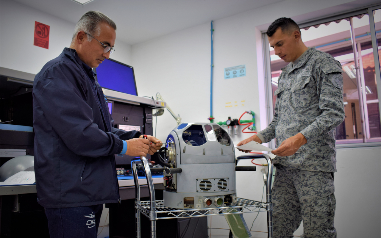 Equipos de reconocimiento y vigilancia son reparados con el sello de certificación internacional