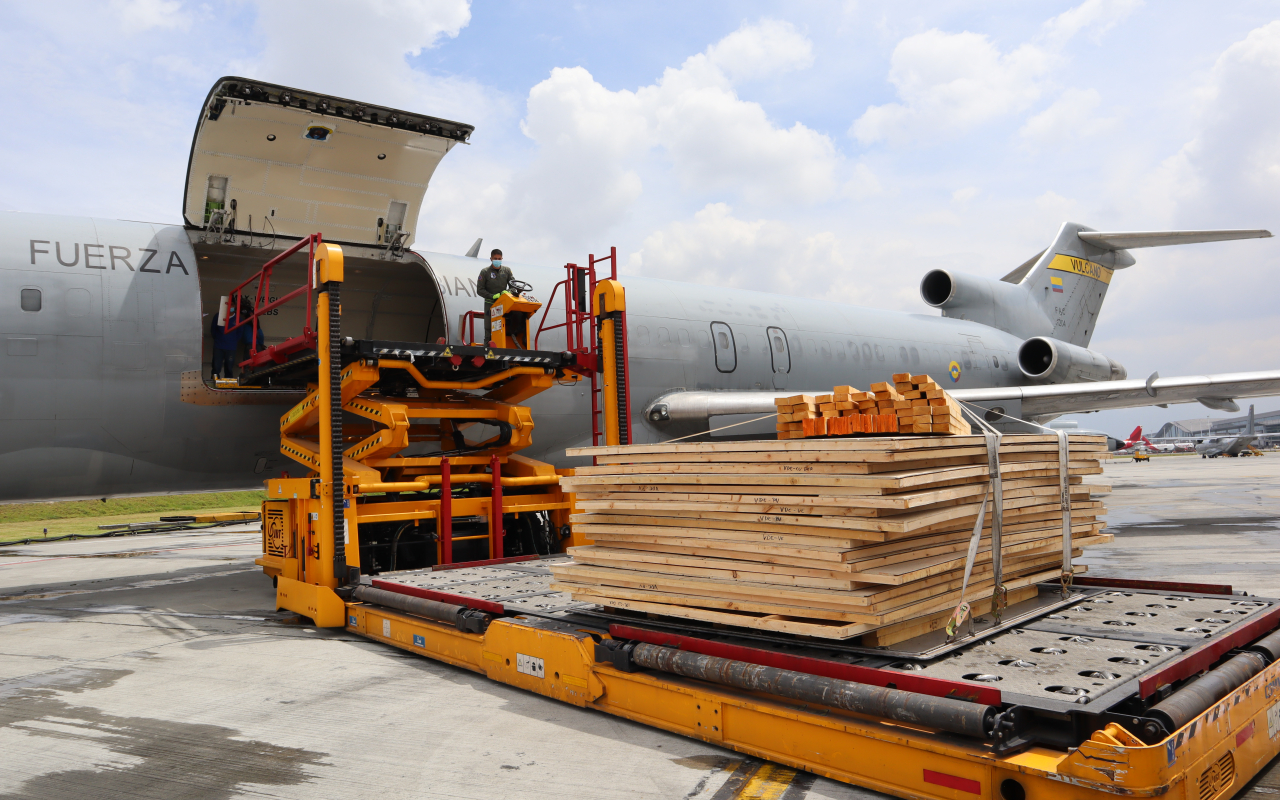 Construcción de vivienda en Cúcuta es apoyada por su Fuerza Aérea Colombiana
