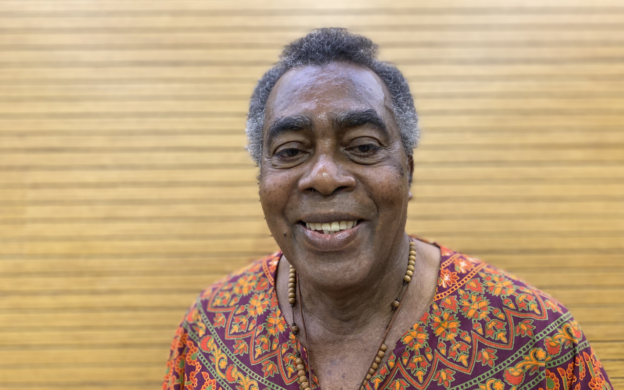 Conferencias para promover el lenguaje creole en su Fuerza Aérea Colombiana