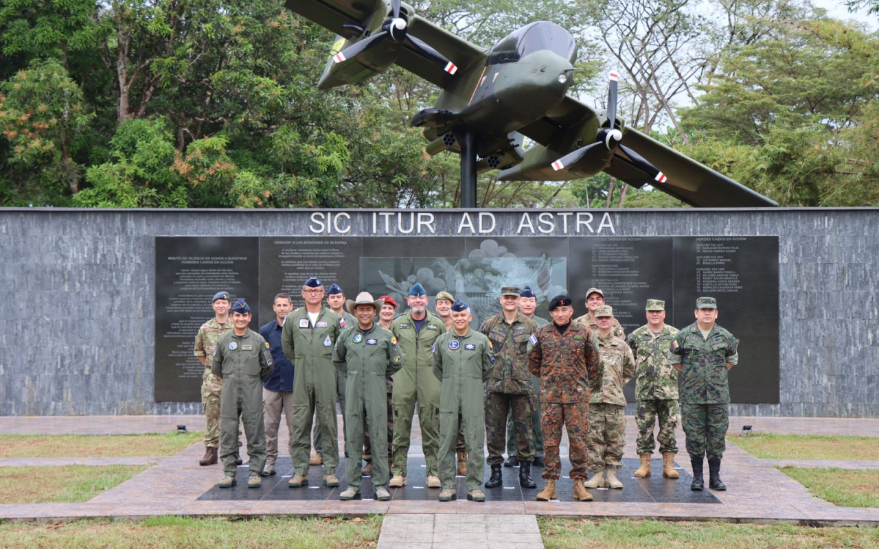 Con demostración de capacidades y muestra cultural fueron recibidos representantes de quince países en el CACOM2