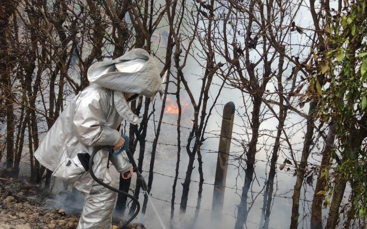 Incendio en vereda del corregimiento No. 7 fue controlado por Bomberos de Villavicencio y su Fuerza Aérea