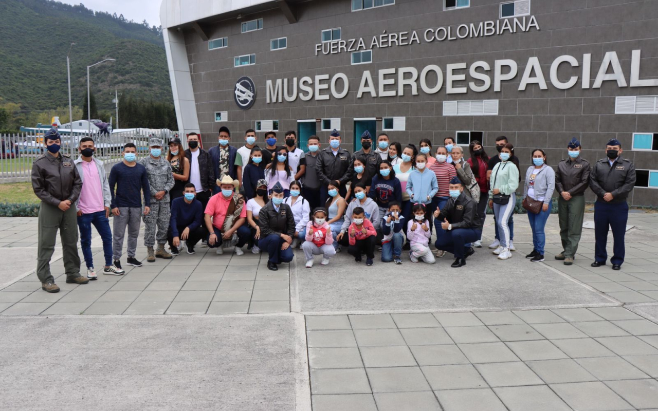 Con presentación folclórica, grupo juvenil e infantil de baile agradeció participación en el programa Así se va a las Estrellas