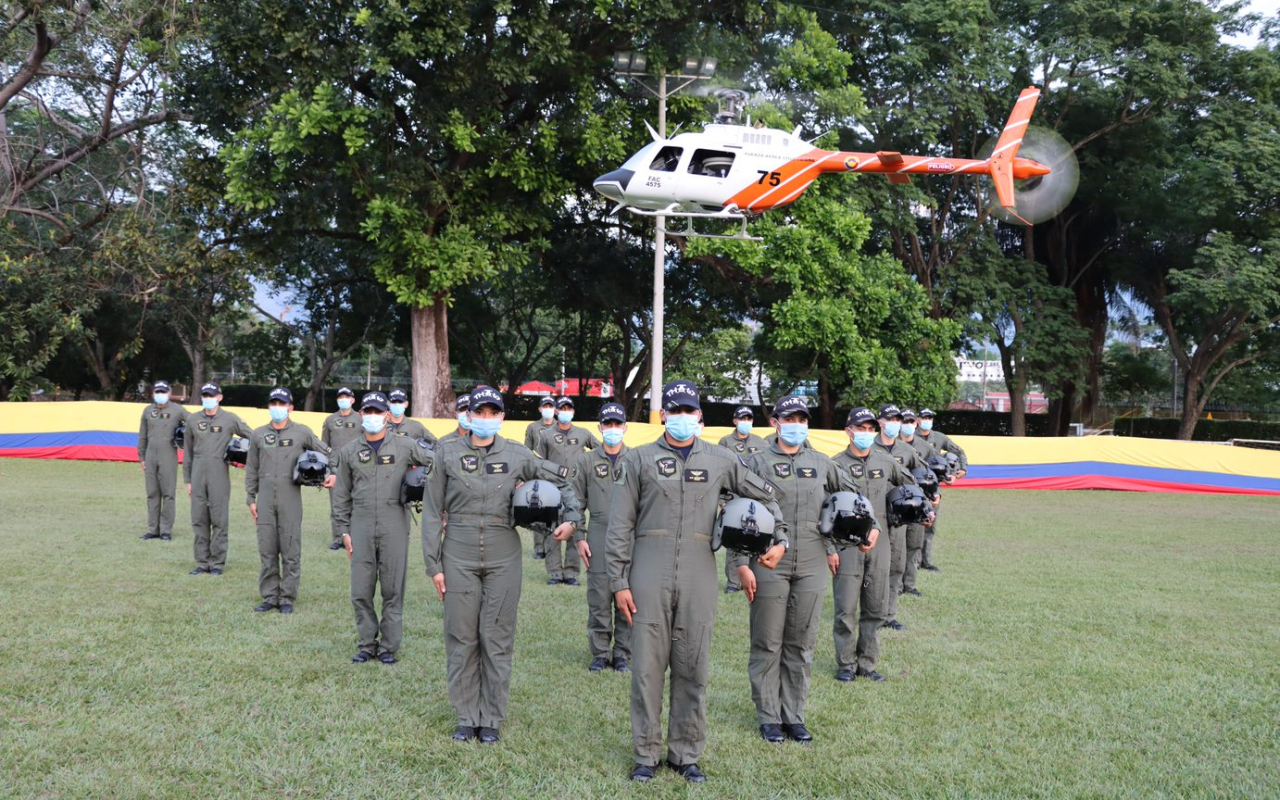 Veinte alumnos, entre ellos seis internacionales realizaron su primer “vuelo solo”