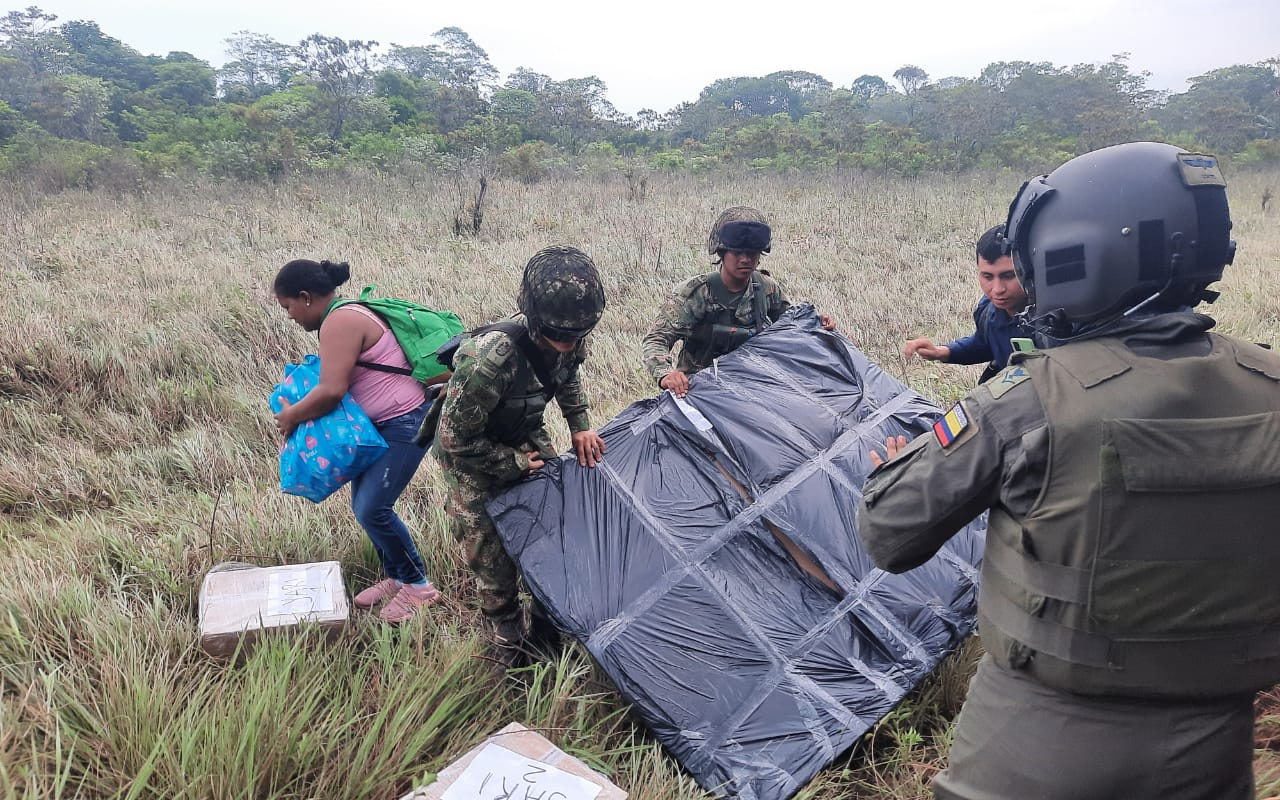 Jurados de votación y kits electorales fueron transportados por su Fuerza Aérea en el Meta