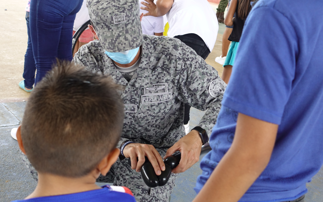 Niños de Solano vivieron un día alegre con el apoyo de su  Fuerza Aérea Colombiana