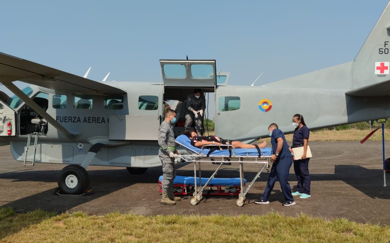 Mujer gestante fue transportada en aeronaves de su Fuerza Aérea  