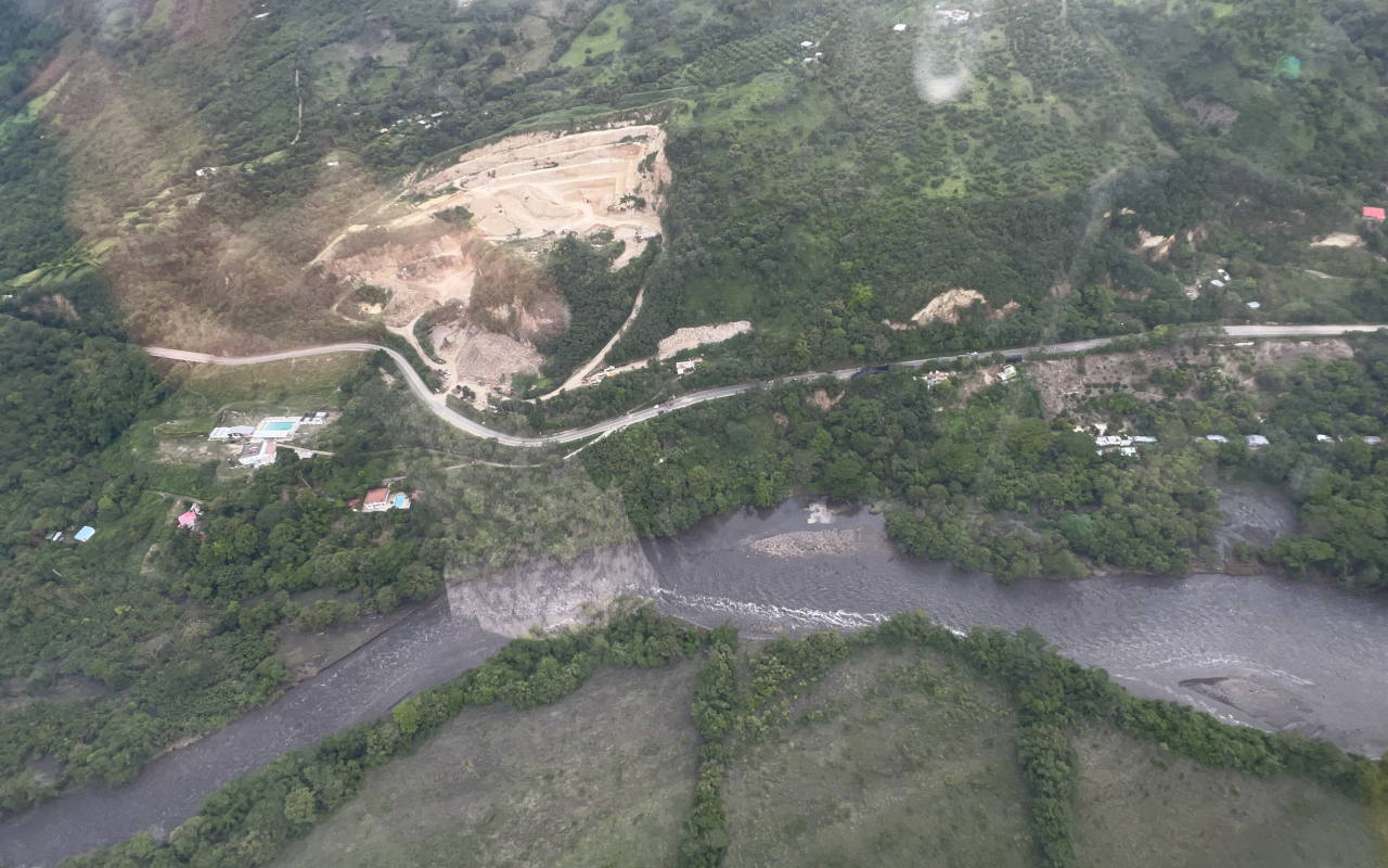 Monitoreo a derrumbes por lluvias en Tolima y Cundinamarca es realizado por su Fuerza Aérea 