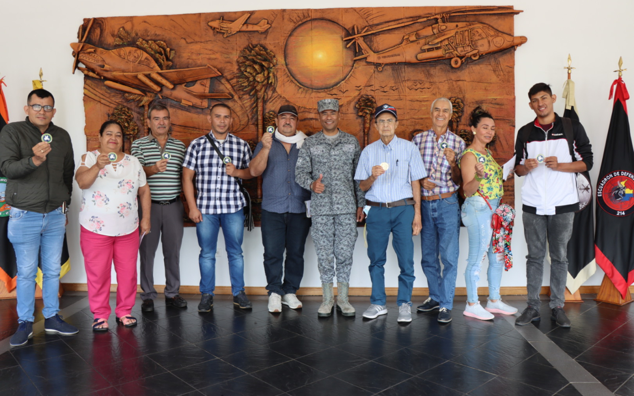 Comandante del CACOM2 se reunió con líderes comunitarios de siete veredas