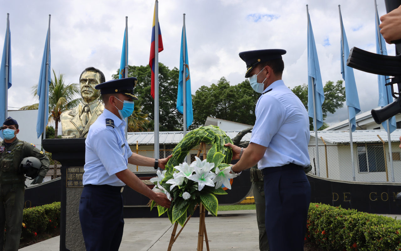 Sentido homenaje en memoria y solidaridad con las víctimas del conflicto armado en el CACOM 4