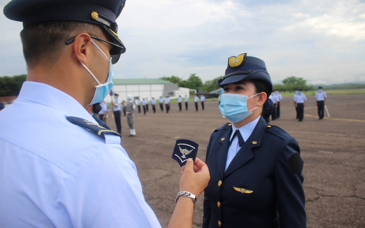 Suboficiales del Comando Aéreo de Combate No.1 ascienden al grado inmediatamente superior