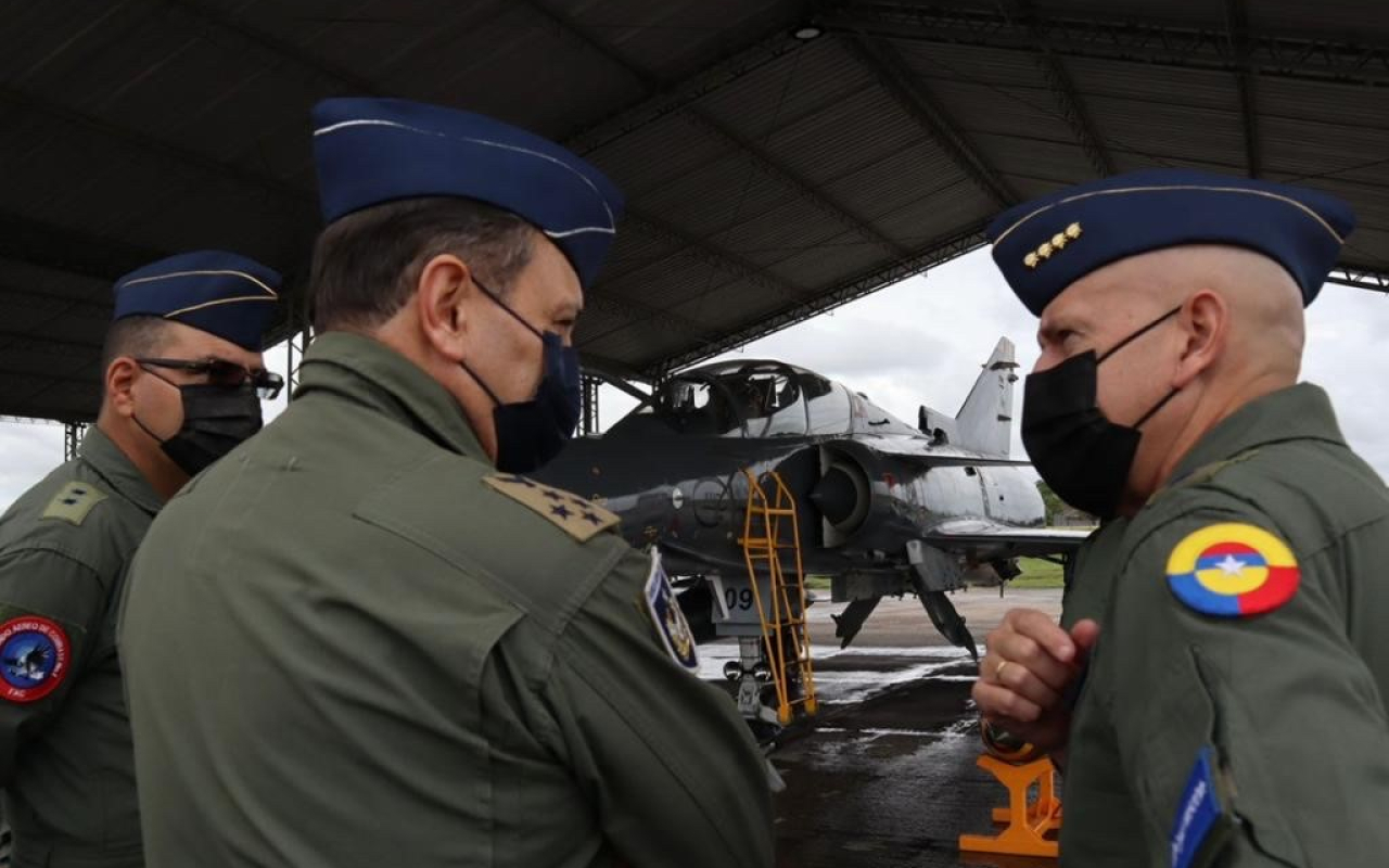 Visita del Comandante en Jefe de la Fuerza Aérea de Chile al Comando Aéreo de Combate No.1