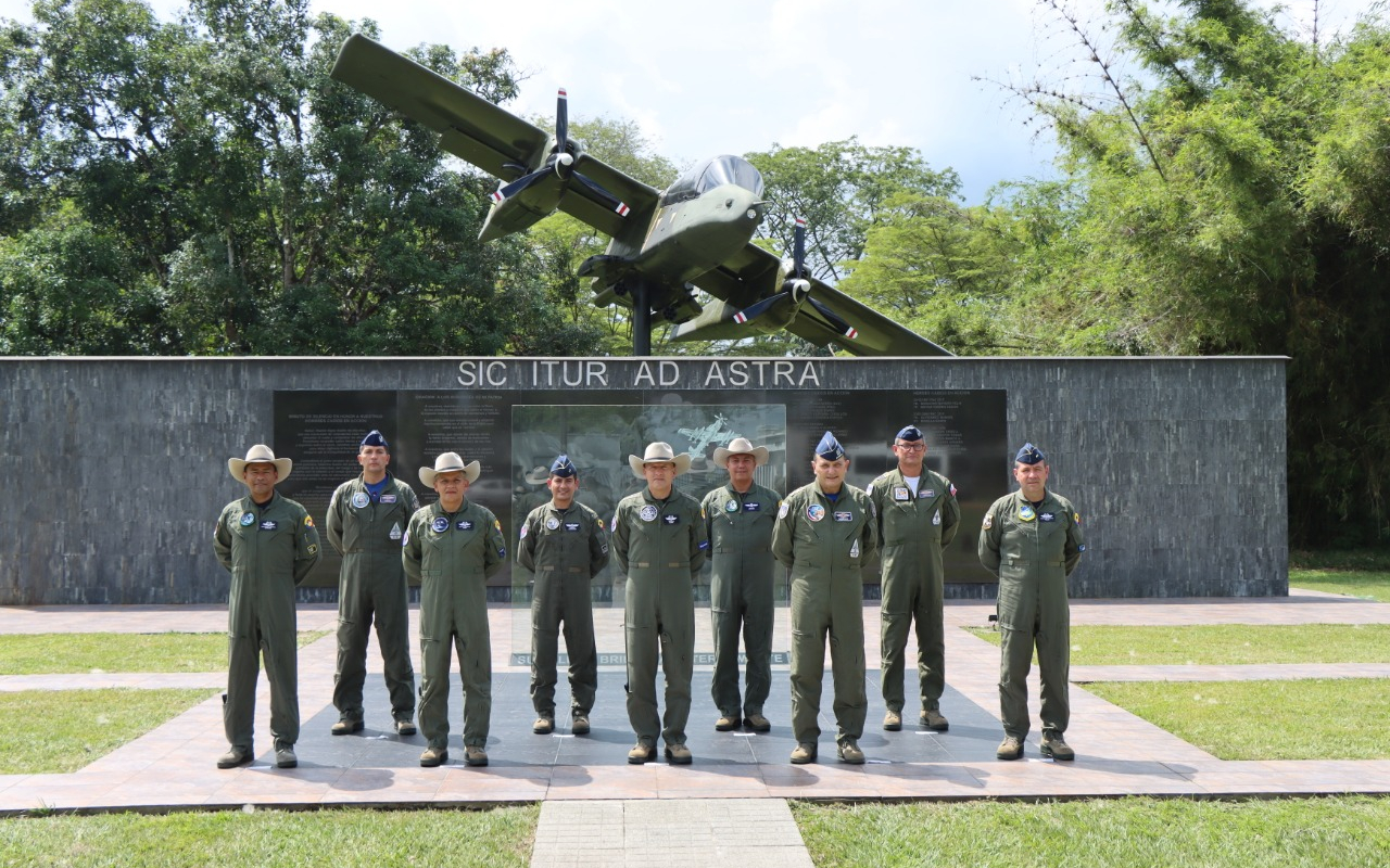 En el Meta, Comandante en Jefe de la Fuerza Aérea de Chile conoció las capacidades del CACOM2
